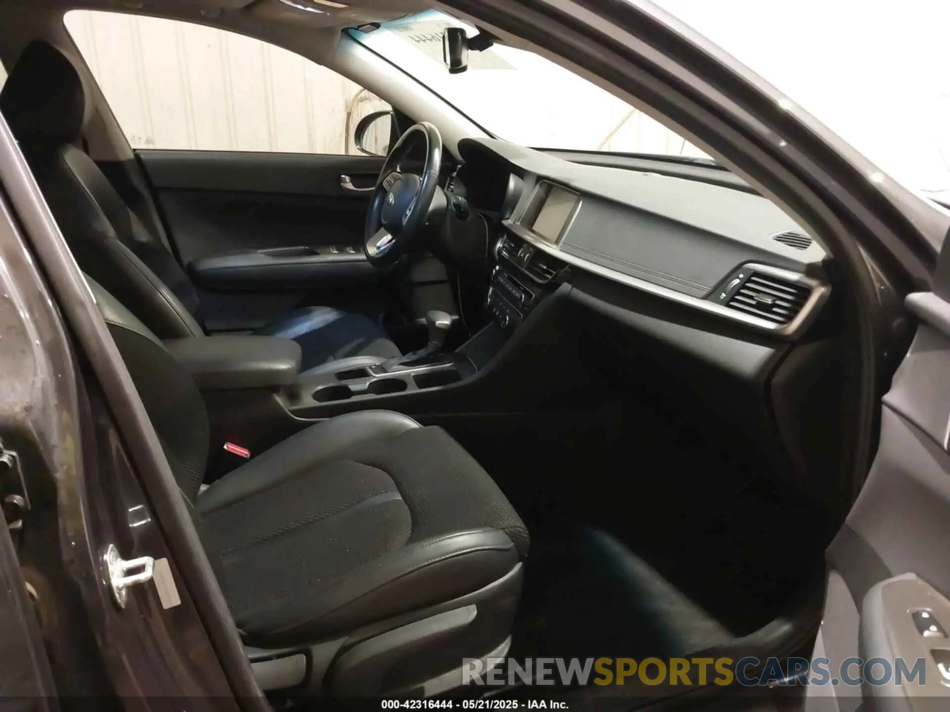 5 Photograph of a damaged car 5XXGT4L3XKG282555 KIA OPTIMA 2019