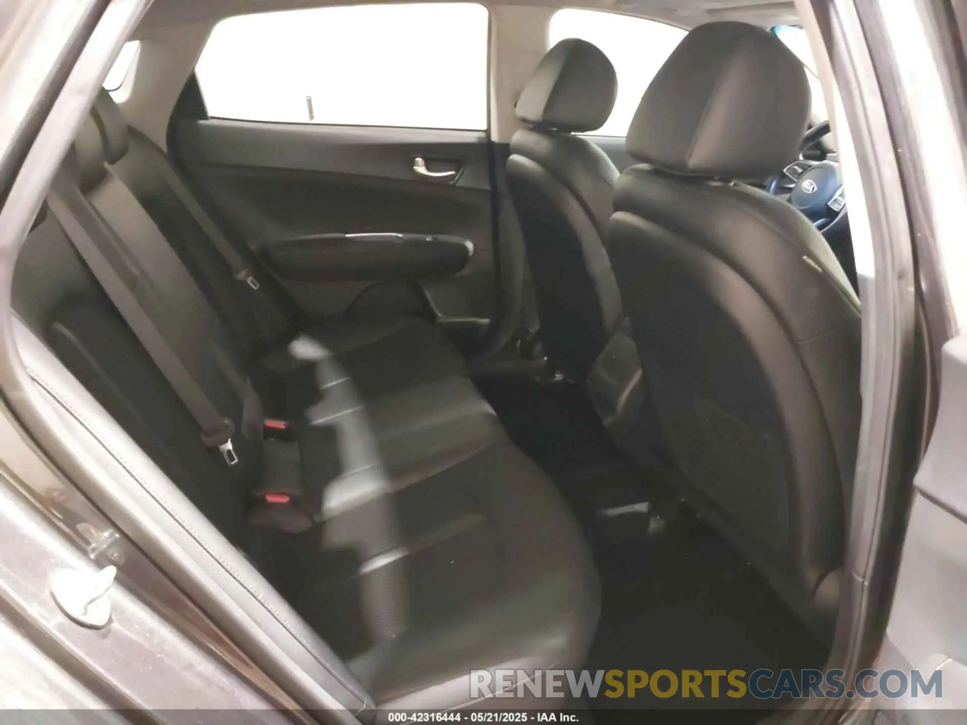 8 Photograph of a damaged car 5XXGT4L3XKG282555 KIA OPTIMA 2019
