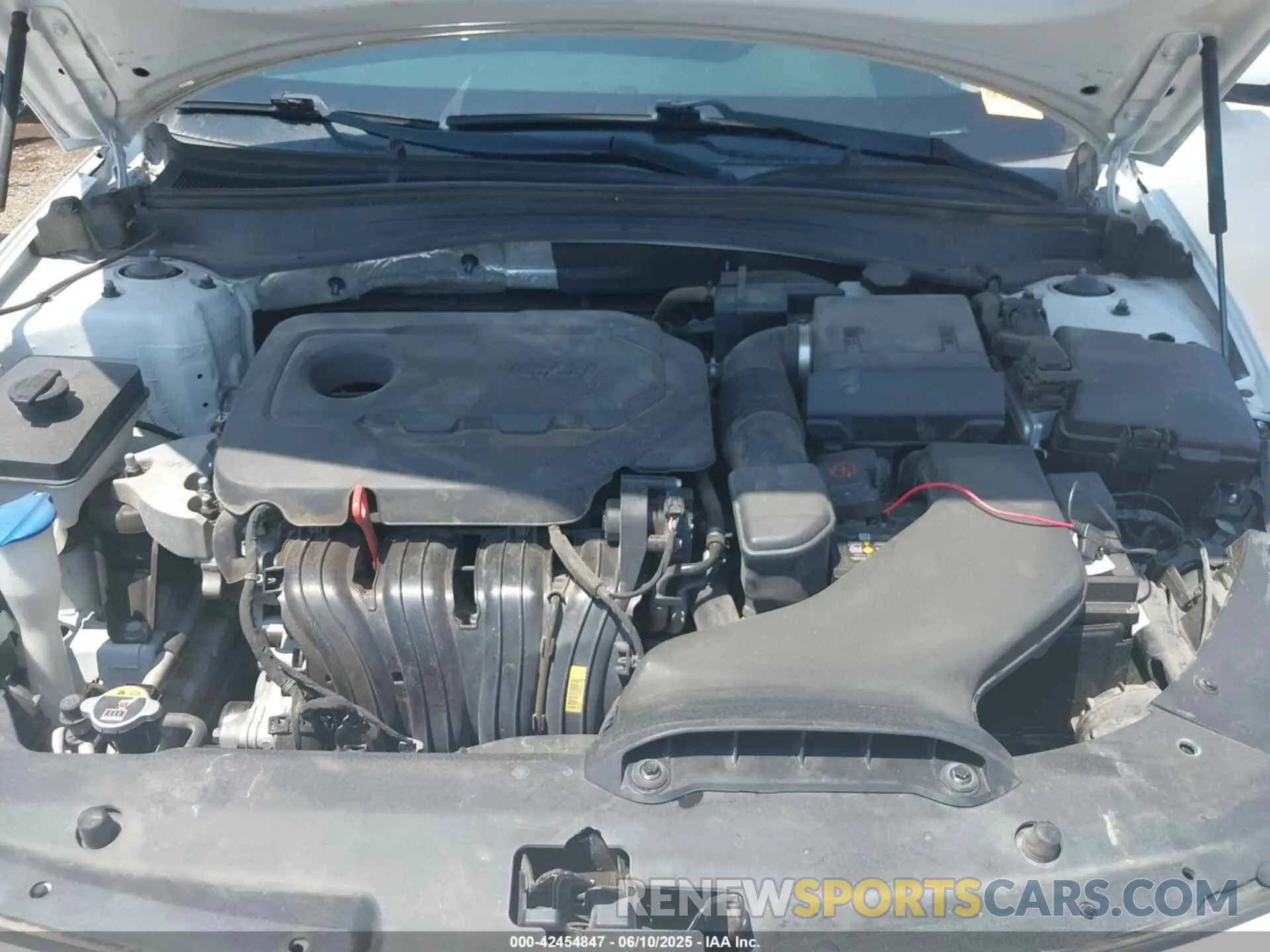 10 Photograph of a damaged car 5XXGT4L3XKG283642 KIA OPTIMA 2019