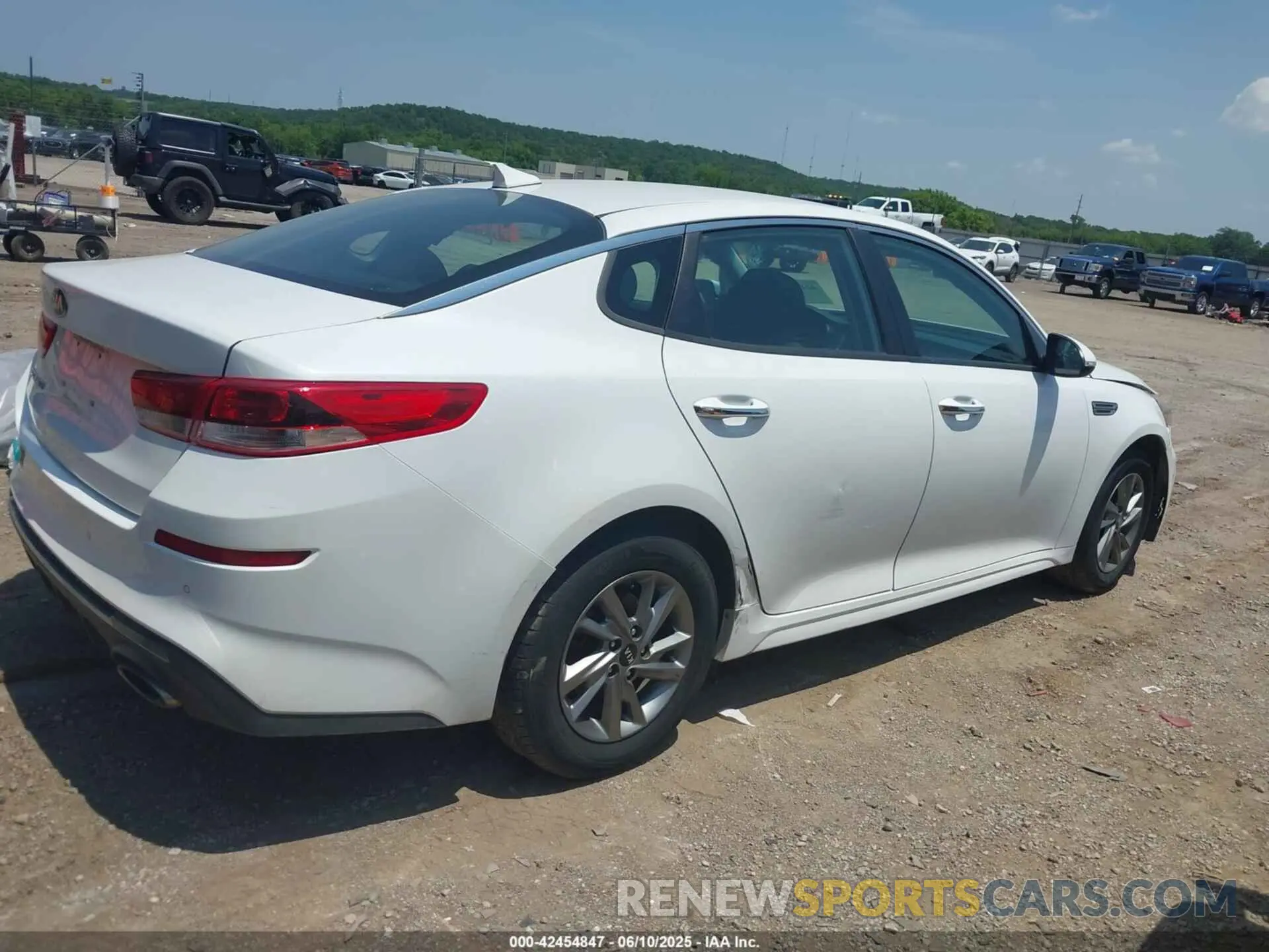 13 Photograph of a damaged car 5XXGT4L3XKG283642 KIA OPTIMA 2019