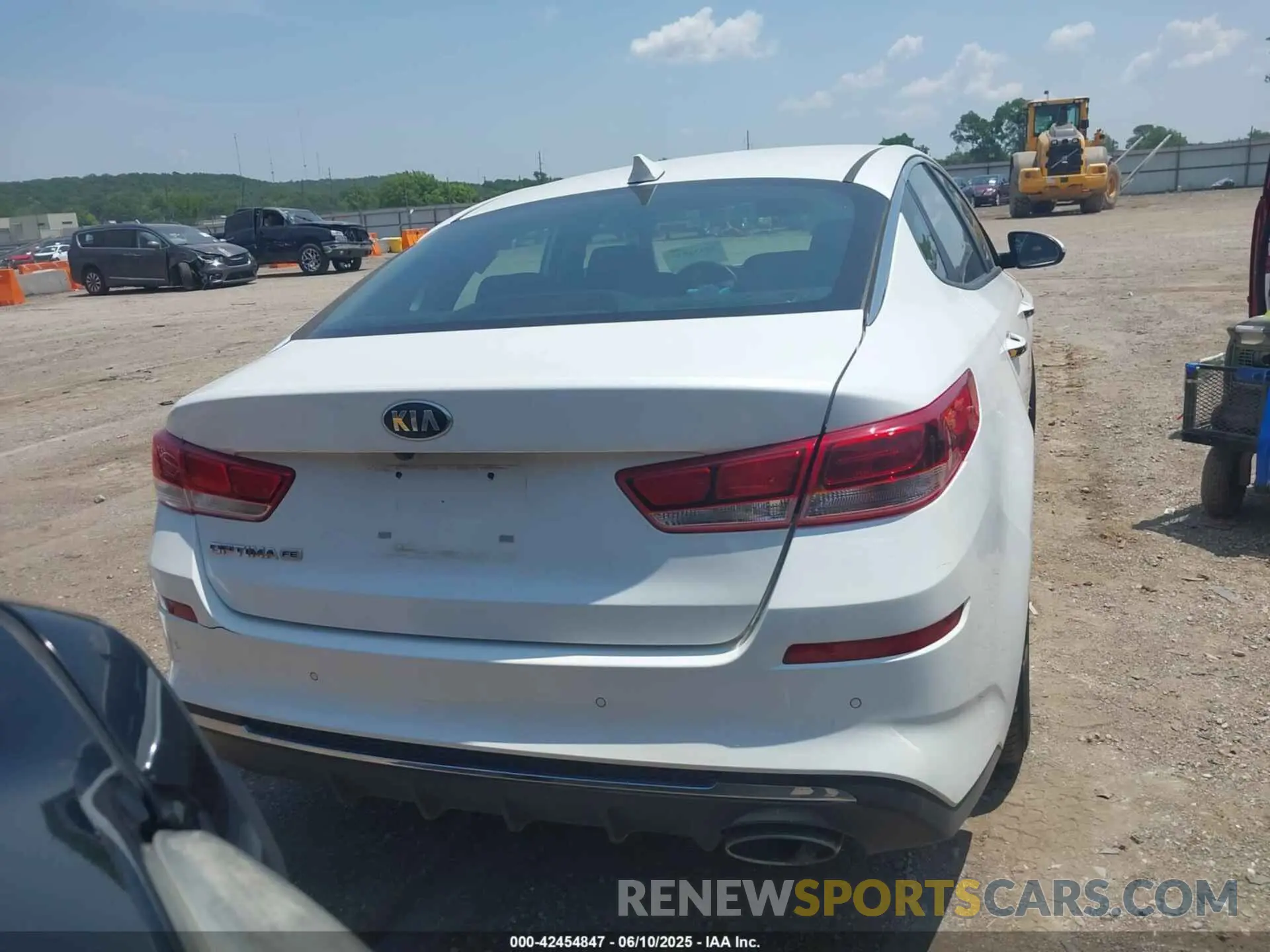 16 Photograph of a damaged car 5XXGT4L3XKG283642 KIA OPTIMA 2019