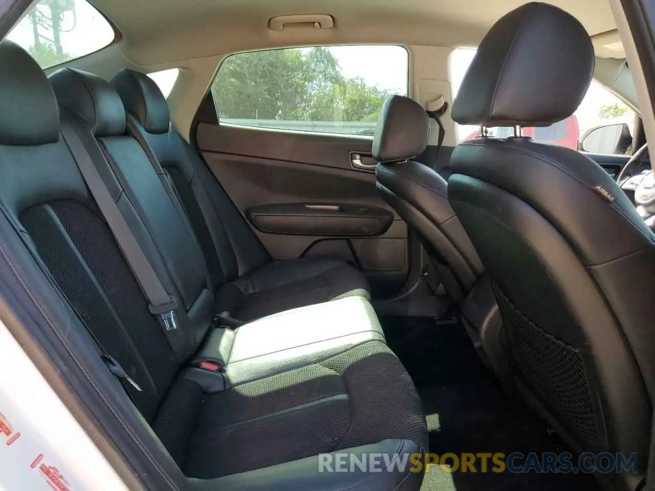 11 Photograph of a damaged car 5XXGT4L3XKG286198 KIA OPTIMA 2019