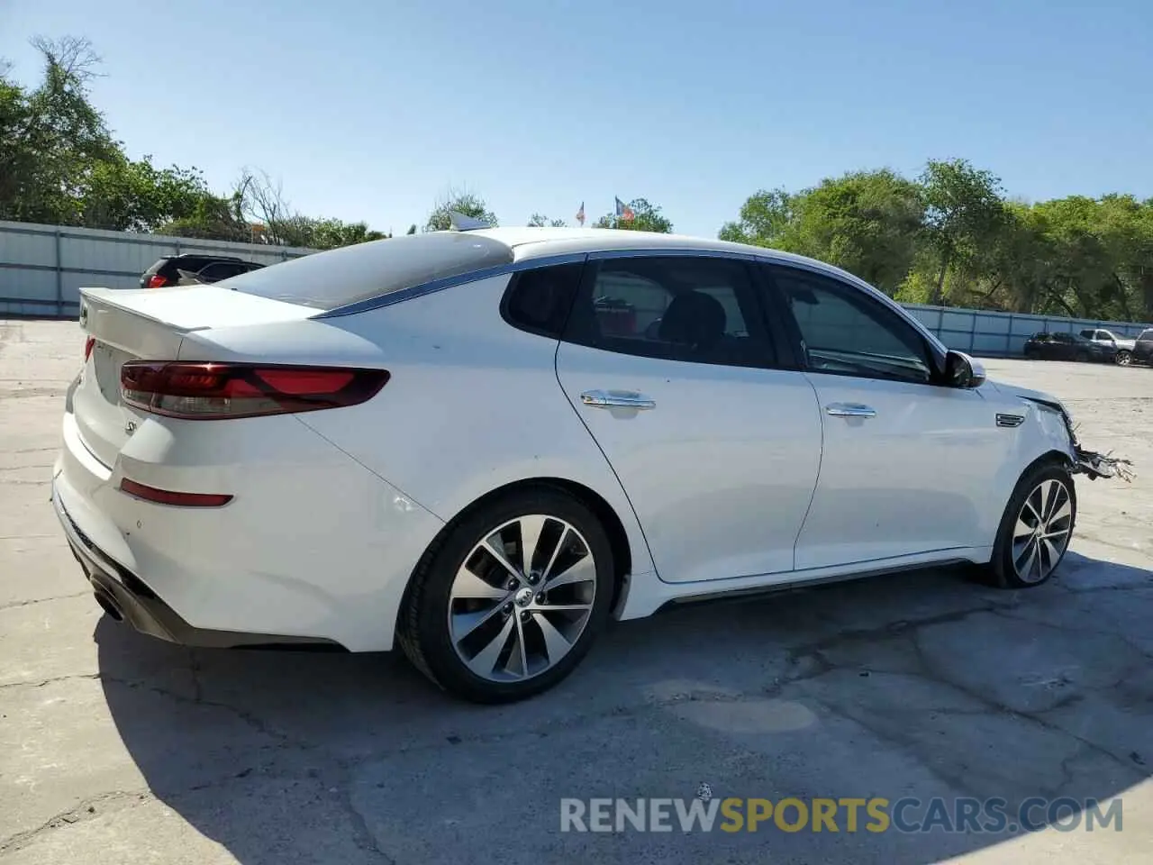 3 Photograph of a damaged car 5XXGT4L3XKG286198 KIA OPTIMA 2019