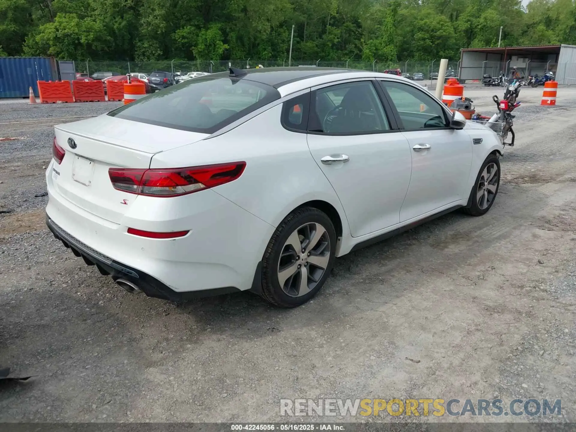 4 Photograph of a damaged car 5XXGT4L3XKG294267 KIA OPTIMA 2019