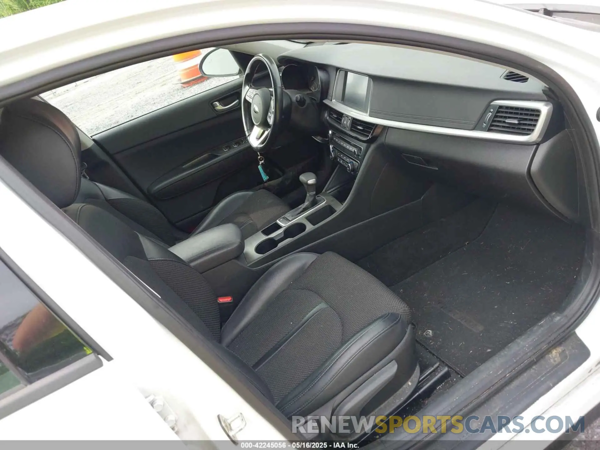 5 Photograph of a damaged car 5XXGT4L3XKG294267 KIA OPTIMA 2019