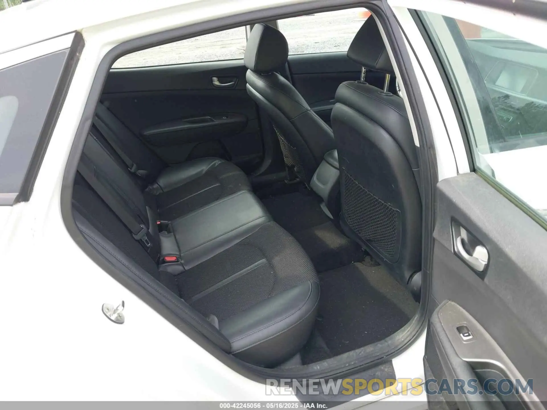 8 Photograph of a damaged car 5XXGT4L3XKG294267 KIA OPTIMA 2019