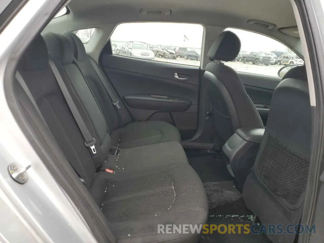 10 Photograph of a damaged car 5XXGT4L3XKG295502 KIA OPTIMA 2019