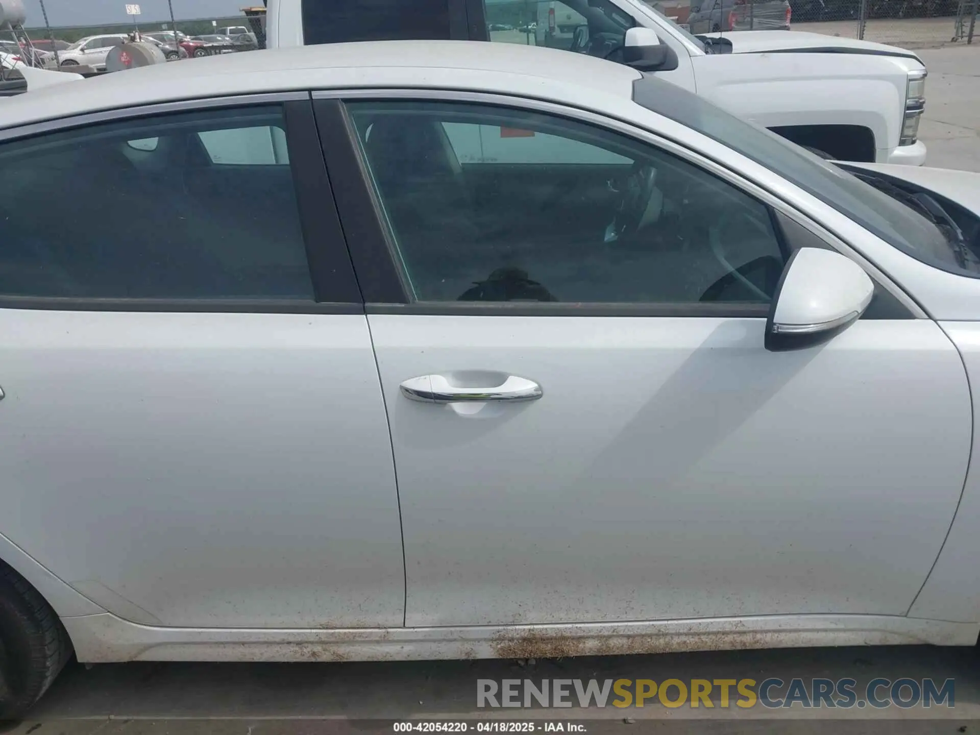 12 Photograph of a damaged car 5XXGT4L3XKG301766 KIA OPTIMA 2019
