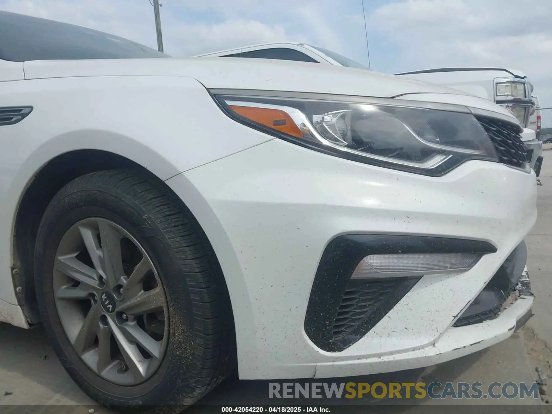 17 Photograph of a damaged car 5XXGT4L3XKG301766 KIA OPTIMA 2019