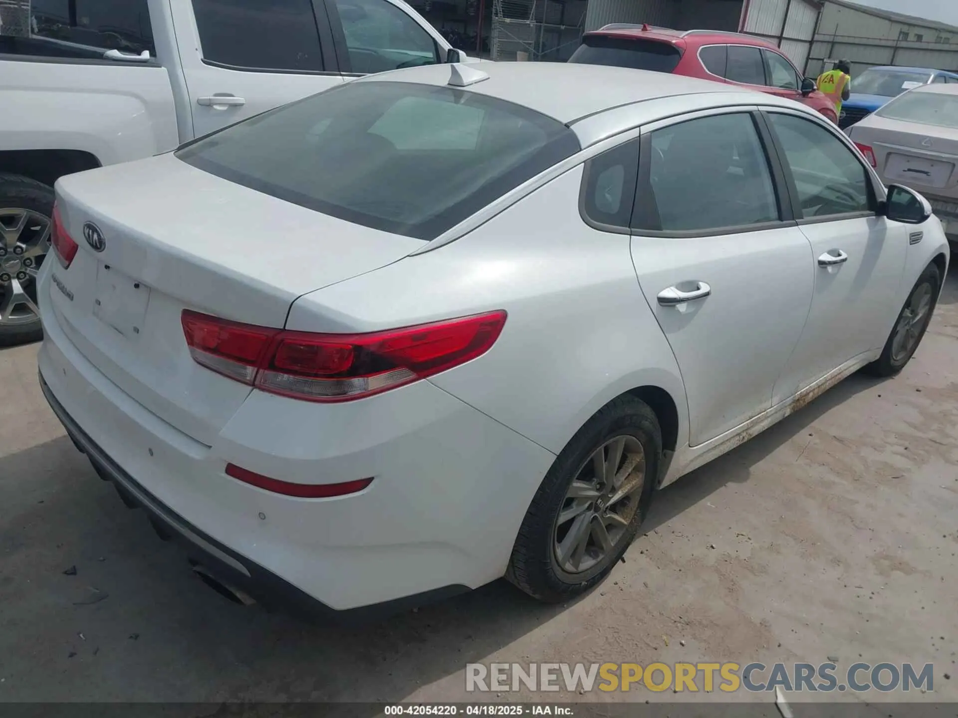 4 Photograph of a damaged car 5XXGT4L3XKG301766 KIA OPTIMA 2019