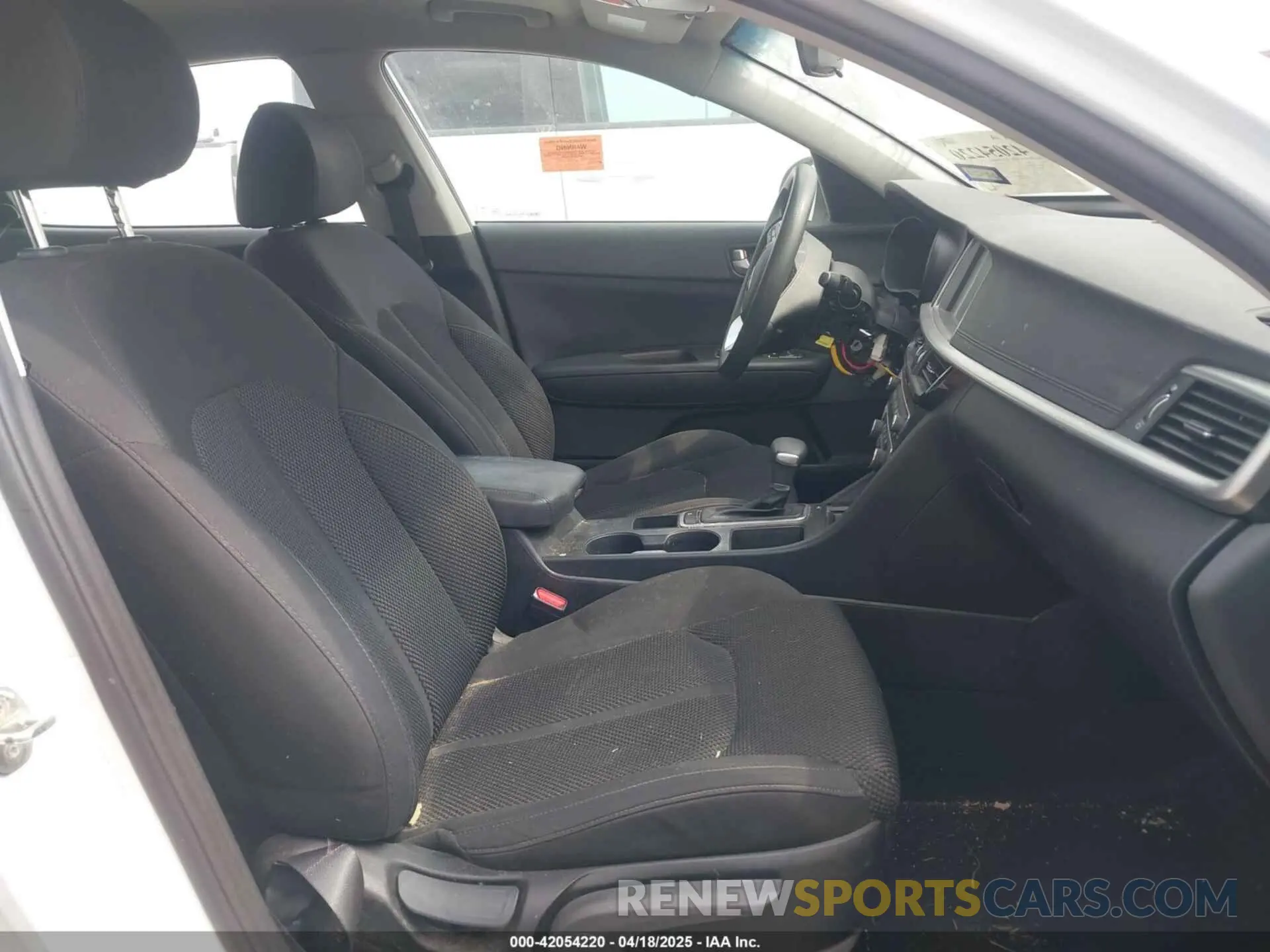 5 Photograph of a damaged car 5XXGT4L3XKG301766 KIA OPTIMA 2019