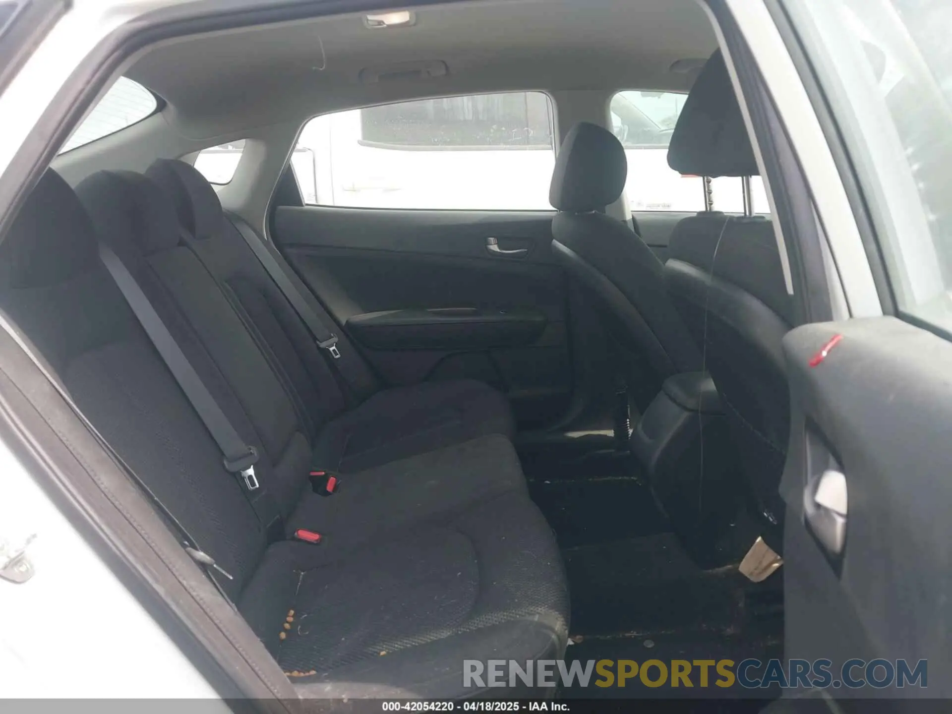 8 Photograph of a damaged car 5XXGT4L3XKG301766 KIA OPTIMA 2019