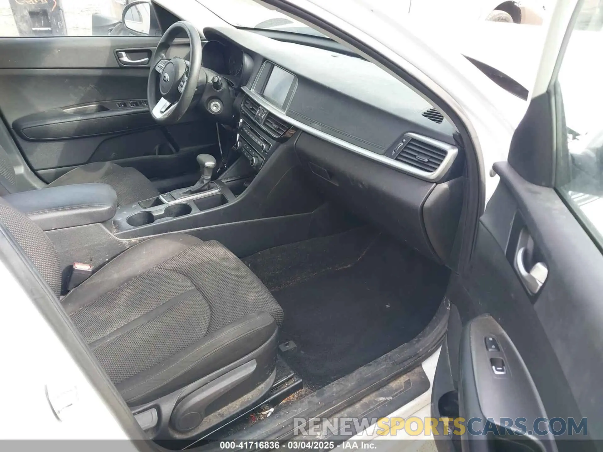 5 Photograph of a damaged car 5XXGT4L3XKG307020 KIA OPTIMA 2019