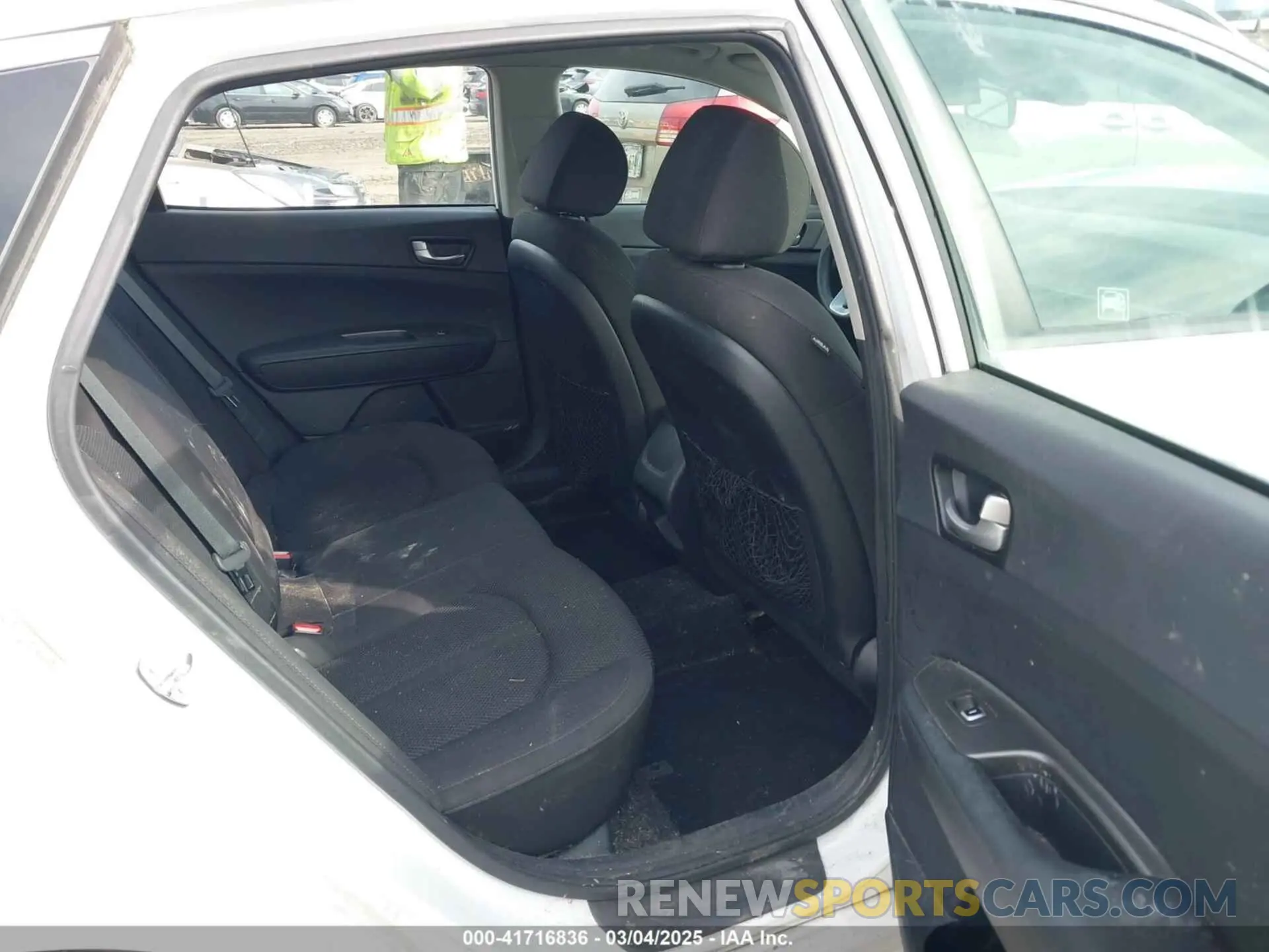 8 Photograph of a damaged car 5XXGT4L3XKG307020 KIA OPTIMA 2019
