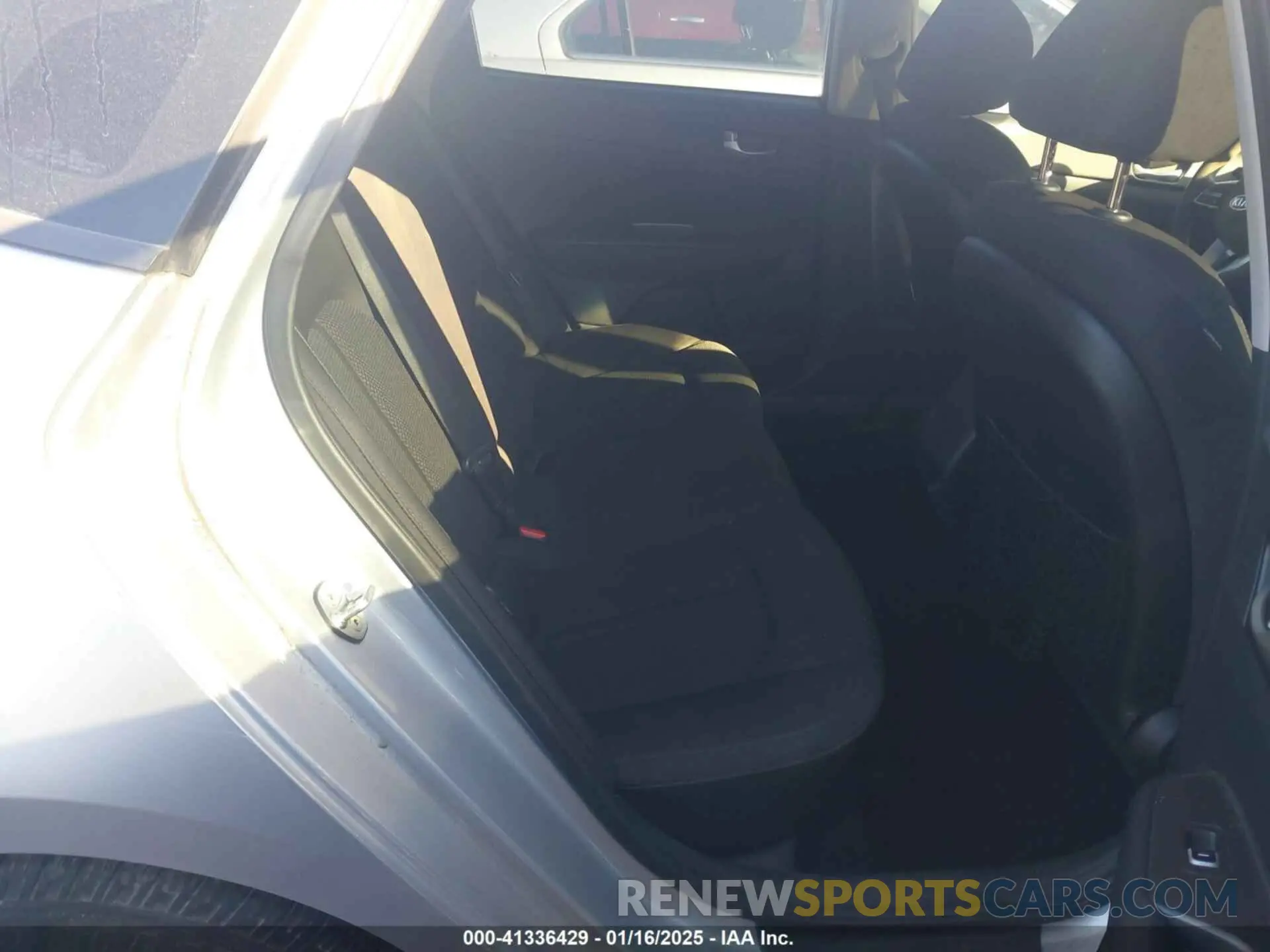 8 Photograph of a damaged car 5XXGT4L3XKG317871 KIA OPTIMA 2019