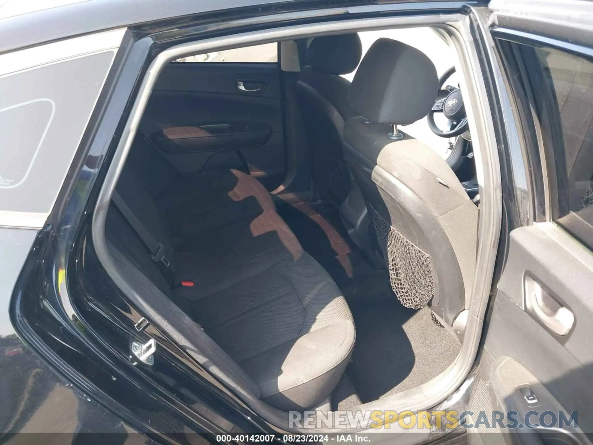 8 Photograph of a damaged car 5XXGT4L3XKG318051 KIA OPTIMA 2019