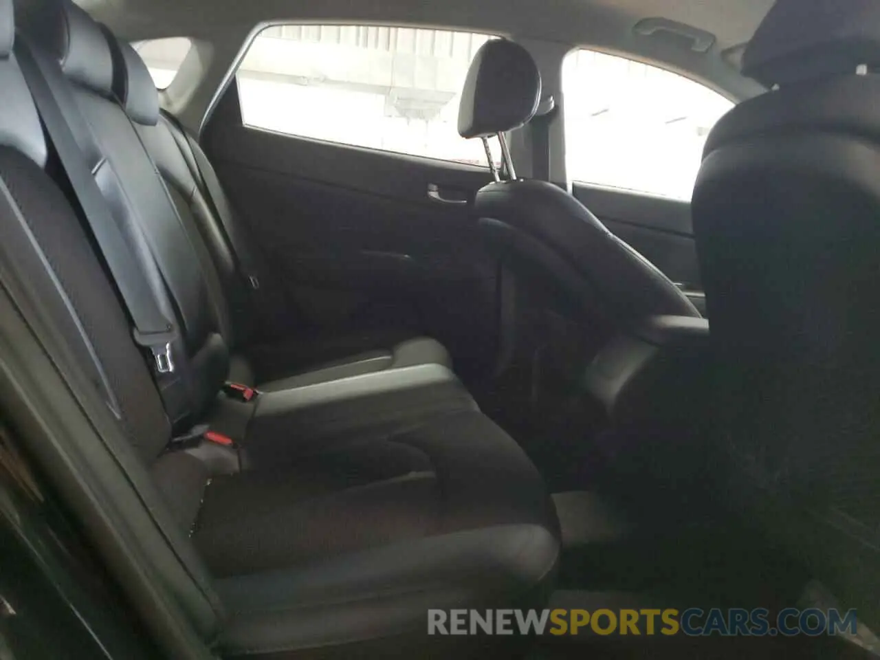 10 Photograph of a damaged car 5XXGT4L3XKG320625 KIA OPTIMA 2019