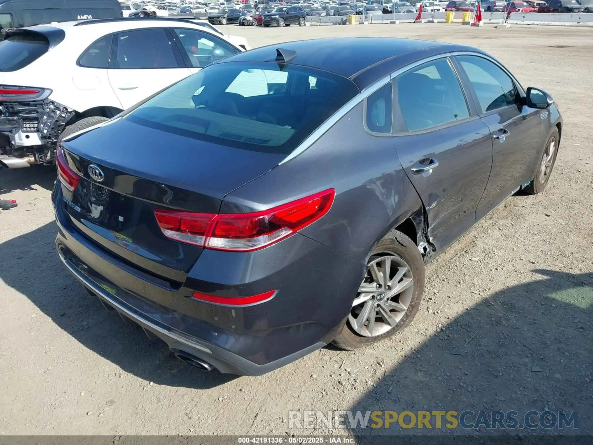 4 Photograph of a damaged car 5XXGT4L3XKG322262 KIA OPTIMA 2019