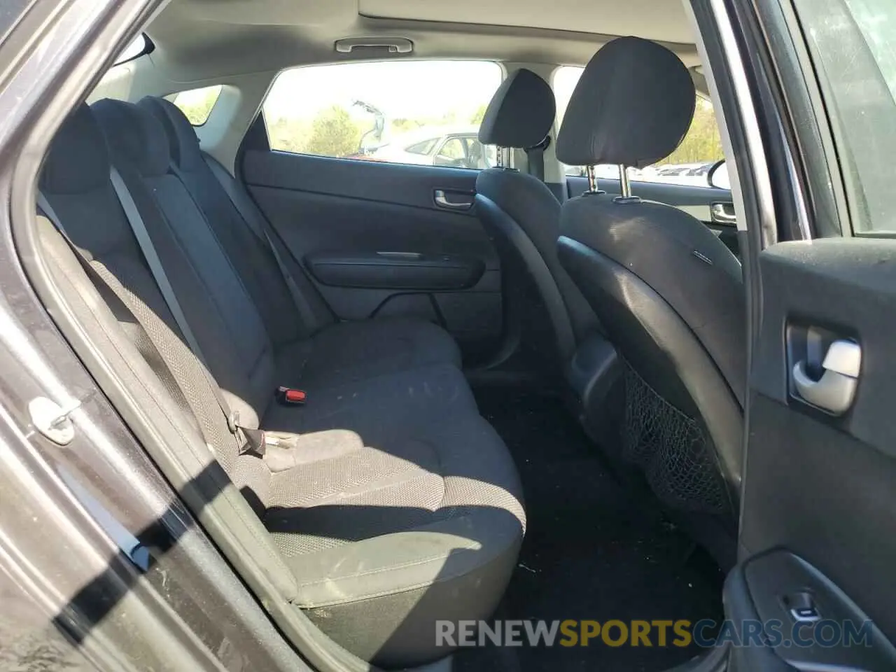 10 Photograph of a damaged car 5XXGT4L3XKG322746 KIA OPTIMA 2019