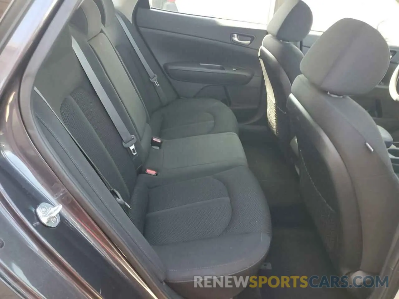 11 Photograph of a damaged car 5XXGT4L3XKG326165 KIA OPTIMA 2019