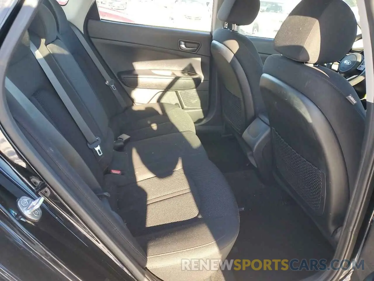 10 Photograph of a damaged car 5XXGT4L3XKG326778 KIA OPTIMA 2019