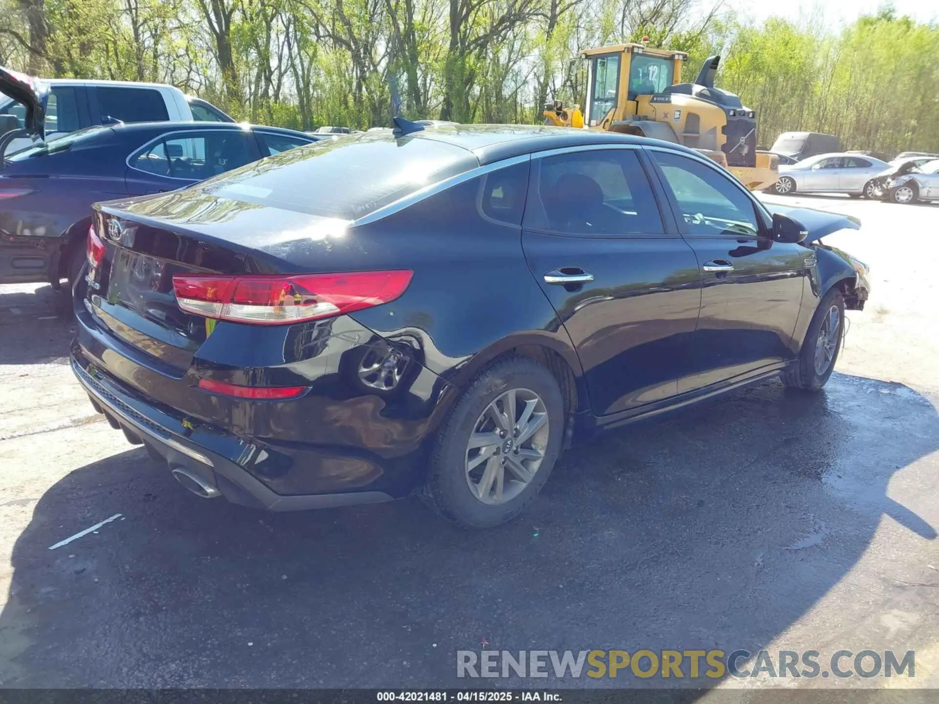 4 Photograph of a damaged car 5XXGT4L3XKG335125 KIA OPTIMA 2019
