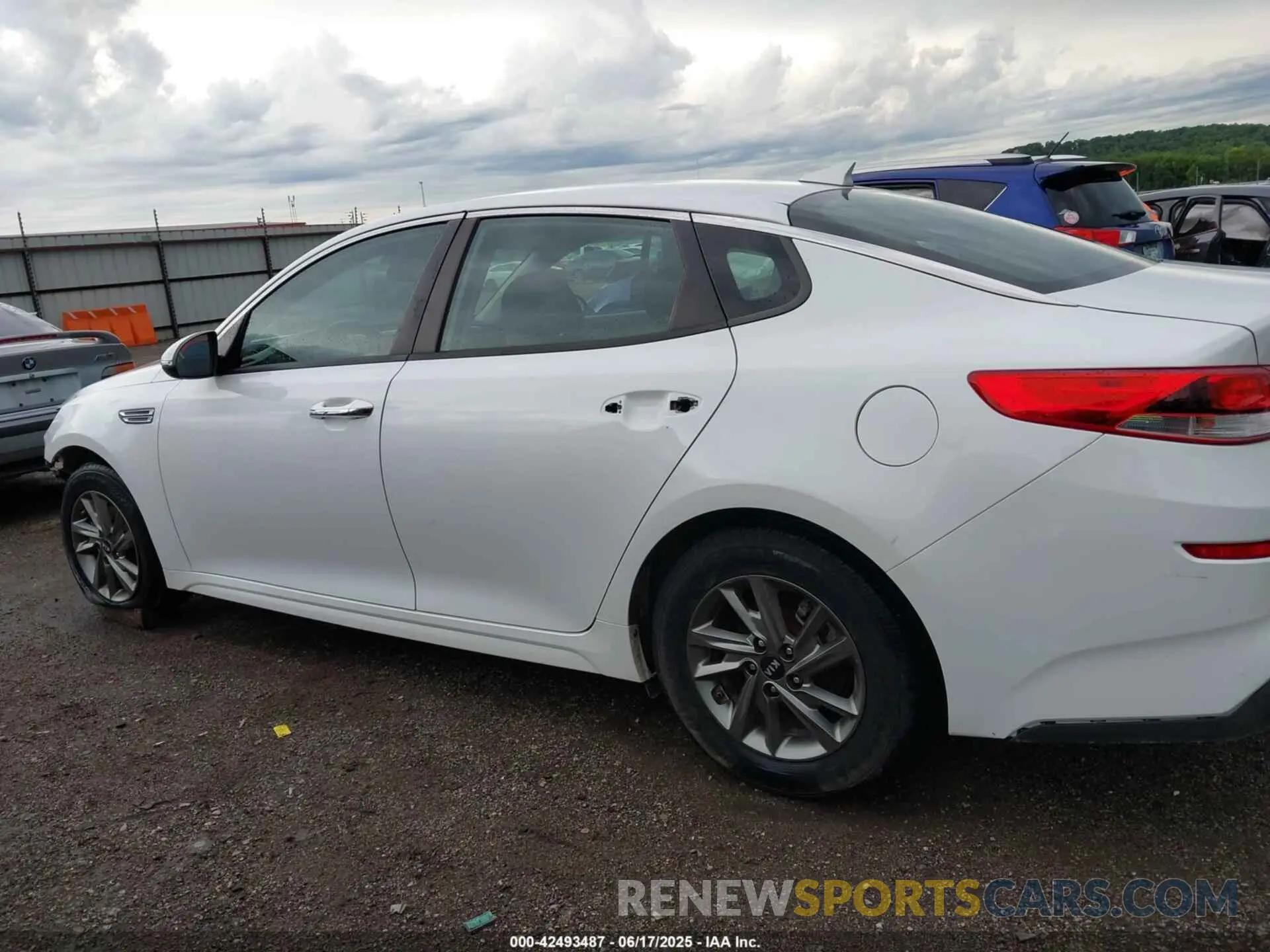 15 Photograph of a damaged car 5XXGT4L3XKG335769 KIA OPTIMA 2019