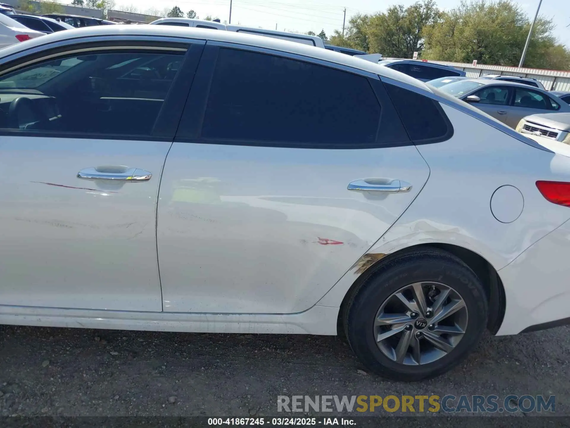 17 Photograph of a damaged car 5XXGT4L3XKG336419 KIA OPTIMA 2019