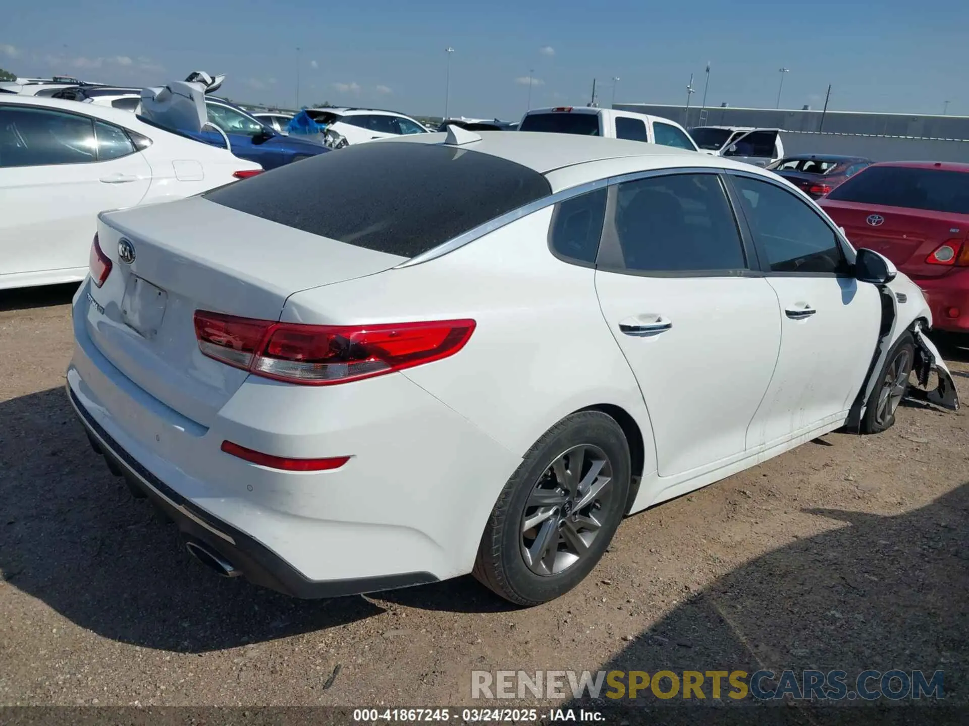 4 Photograph of a damaged car 5XXGT4L3XKG336419 KIA OPTIMA 2019
