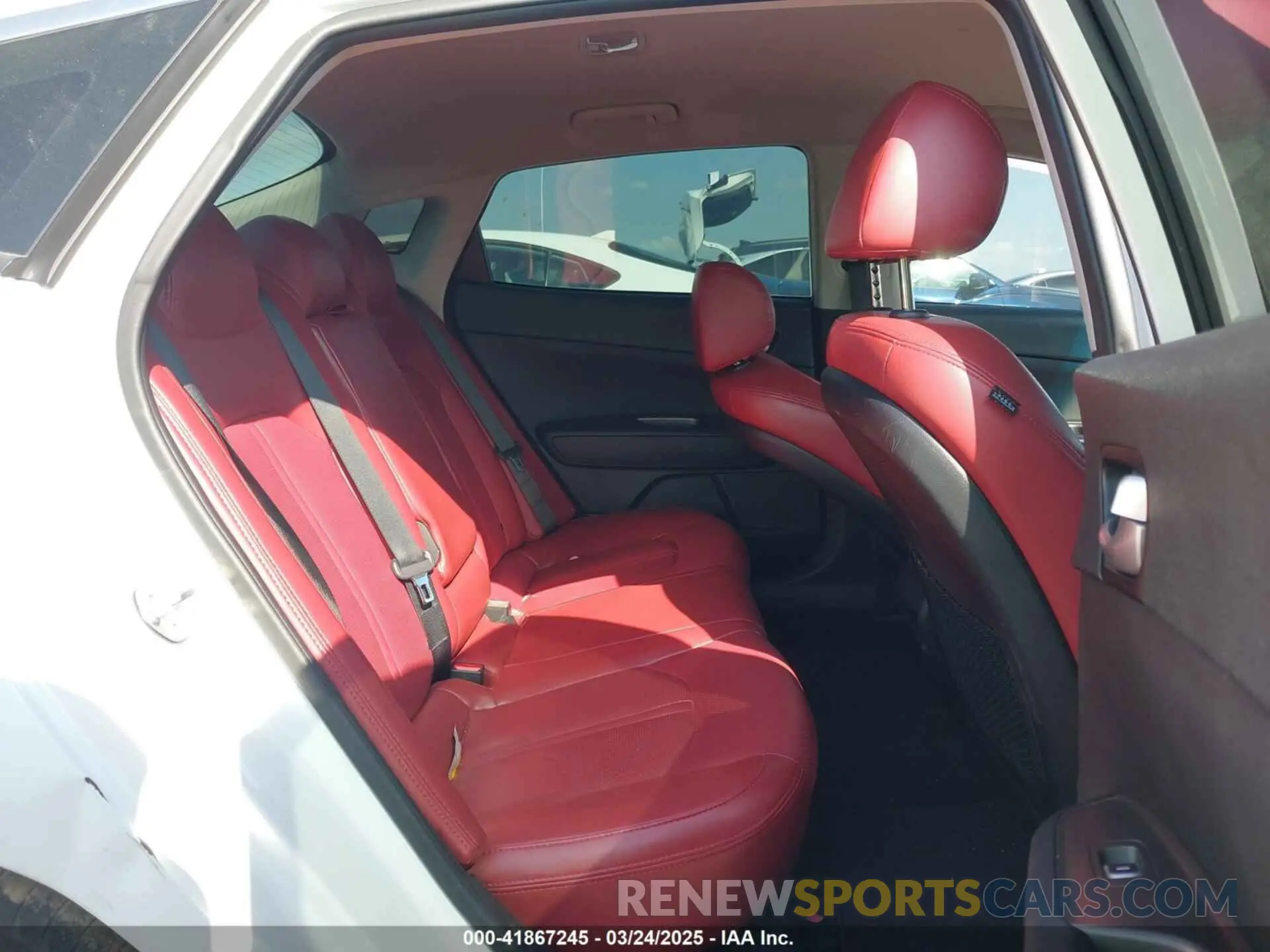 8 Photograph of a damaged car 5XXGT4L3XKG336419 KIA OPTIMA 2019