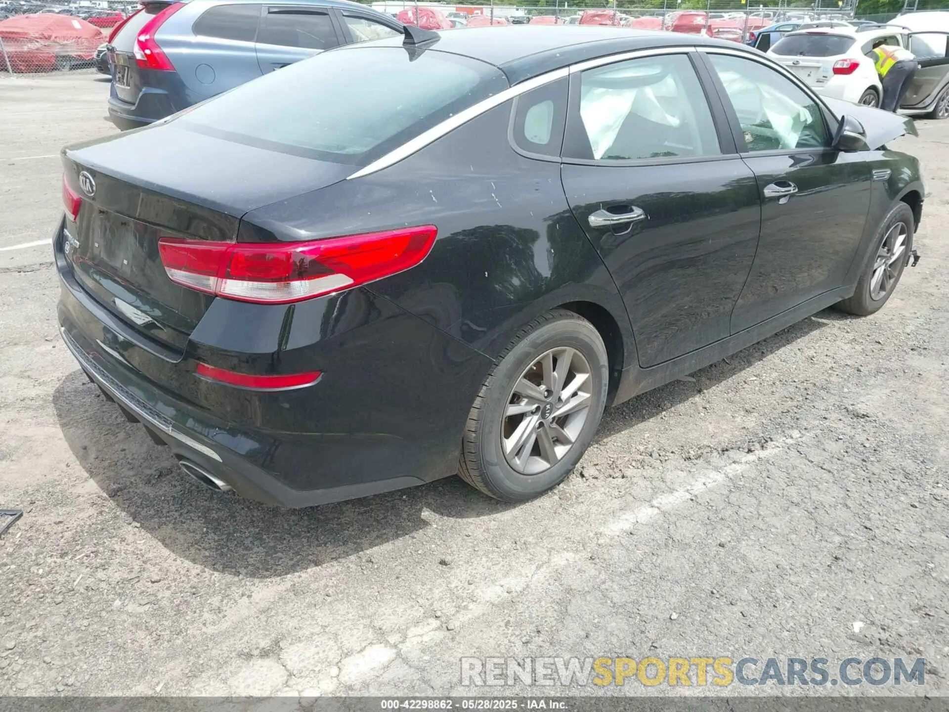 4 Photograph of a damaged car 5XXGT4L3XKG339496 KIA OPTIMA 2019
