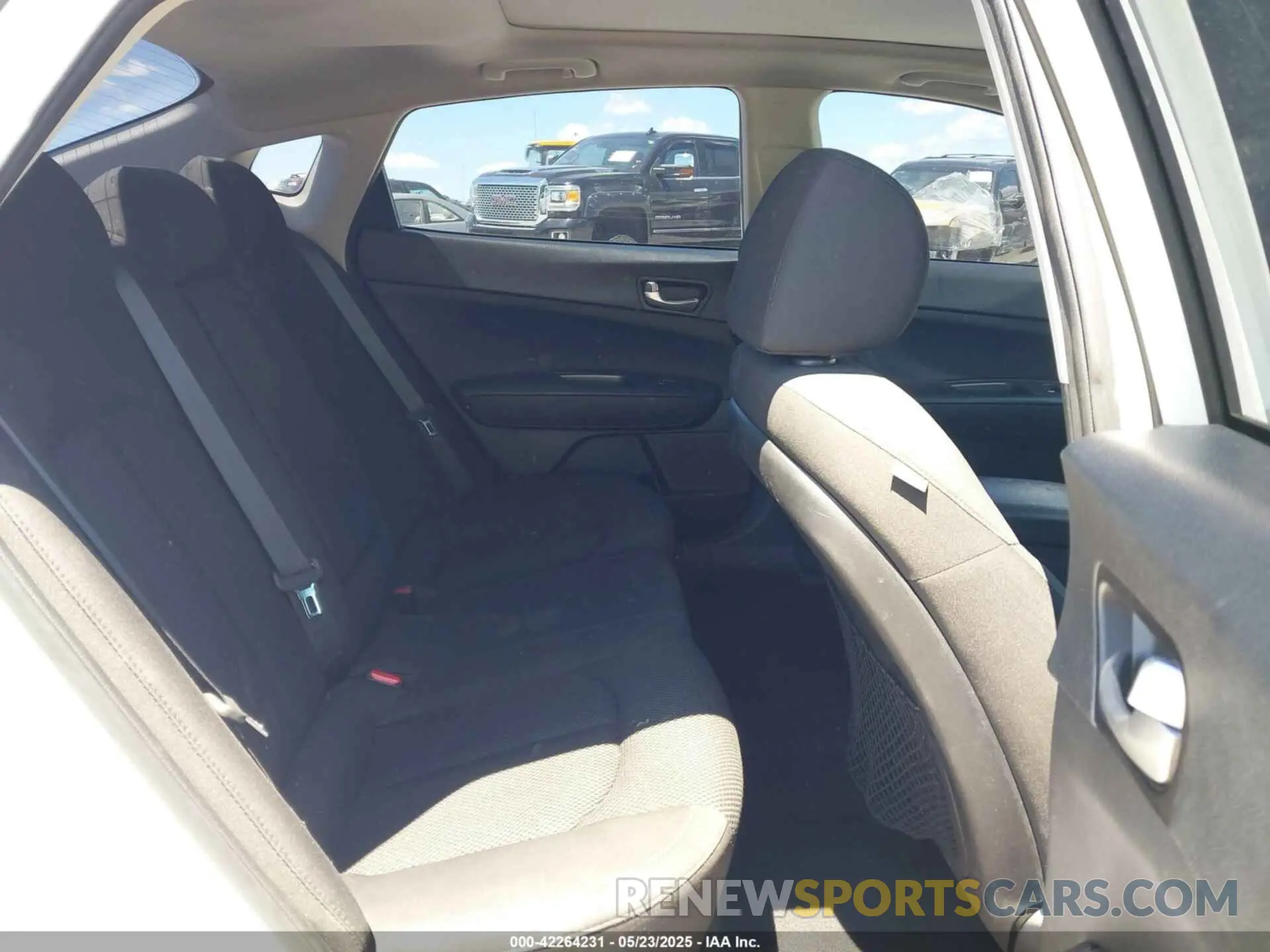 8 Photograph of a damaged car 5XXGT4L3XKG339594 KIA OPTIMA 2019