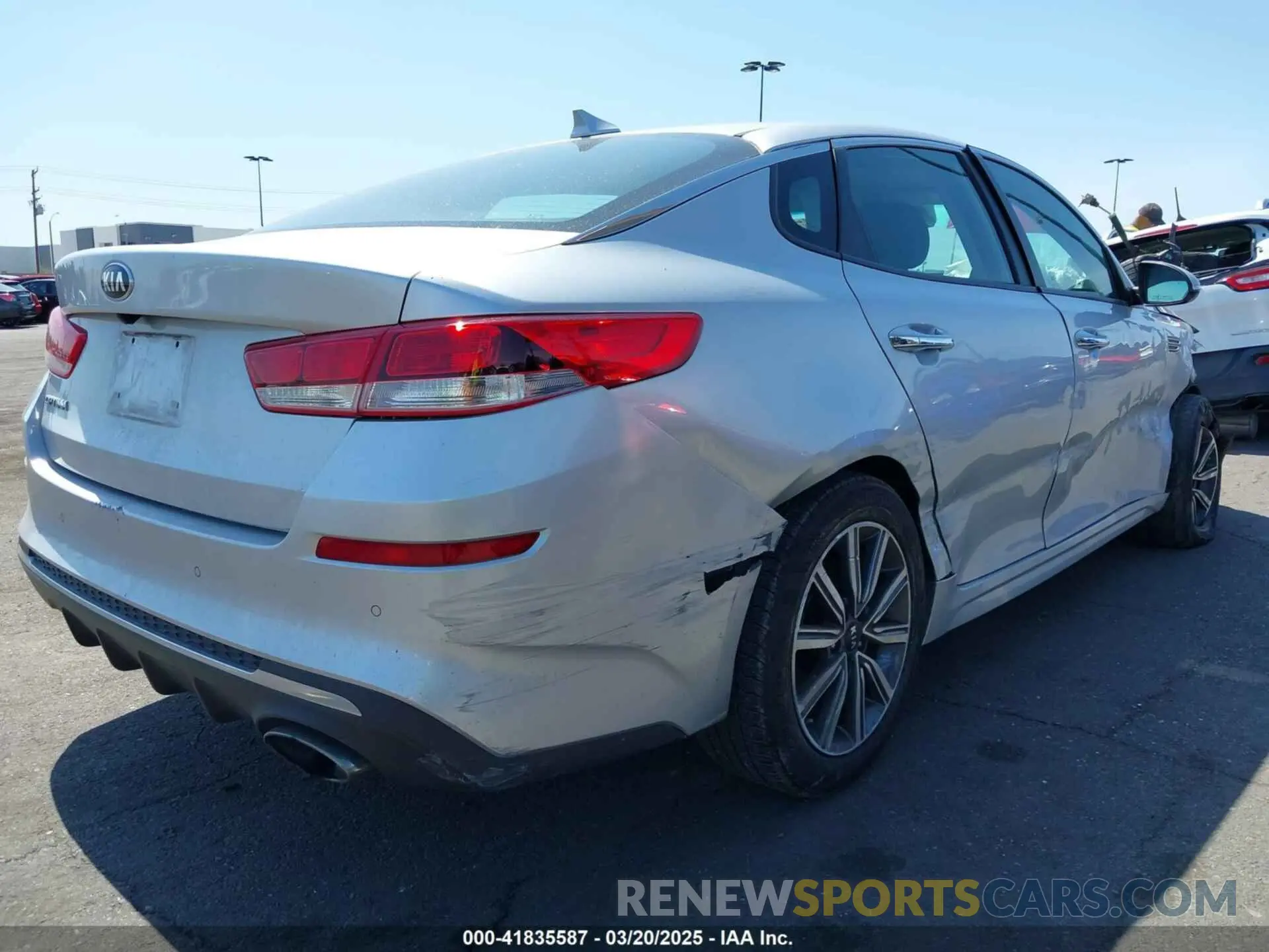 4 Photograph of a damaged car 5XXGT4L3XKG355357 KIA OPTIMA 2019
