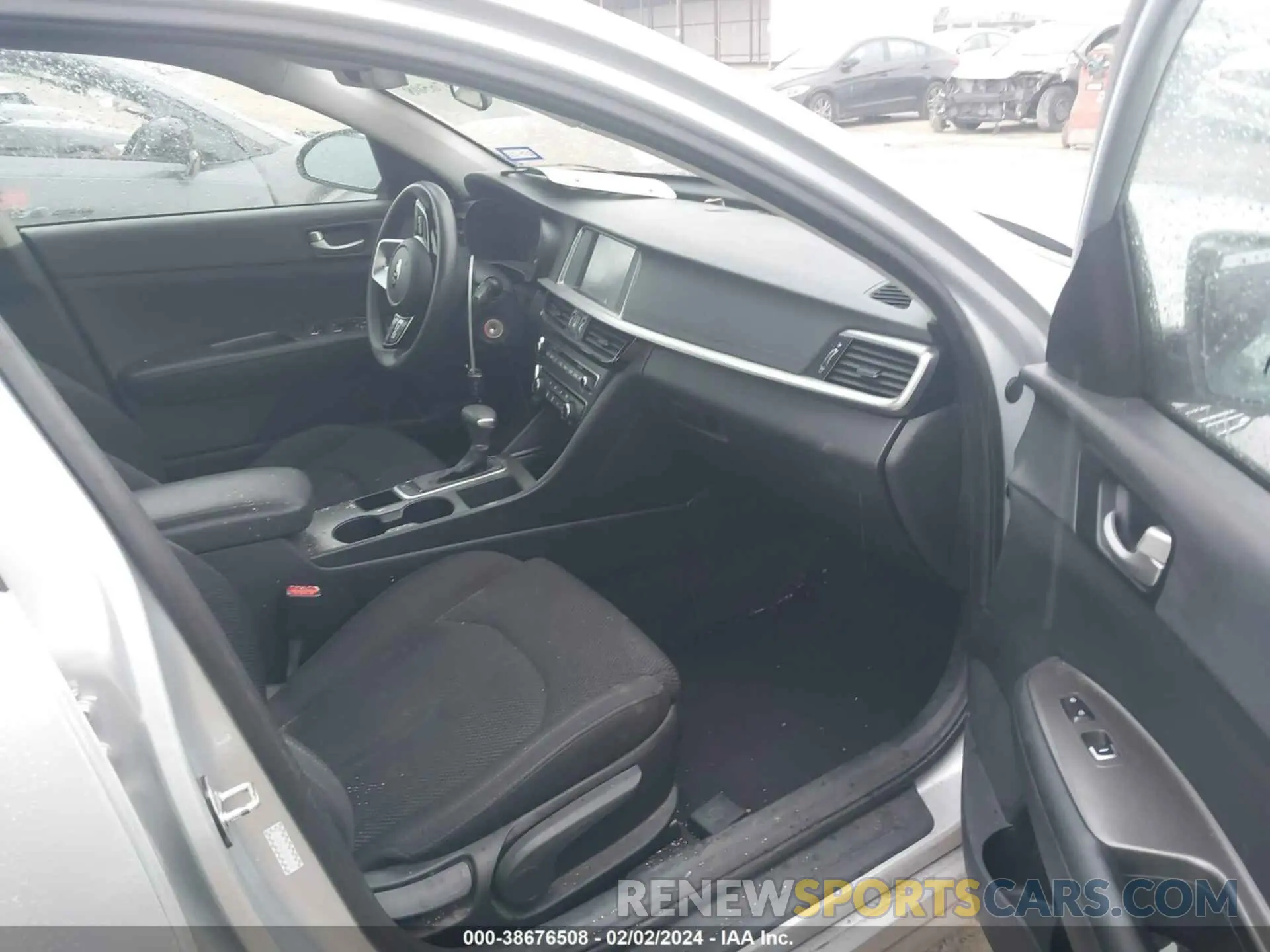 5 Photograph of a damaged car 5XXGT4L3XKG359599 KIA OPTIMA 2019