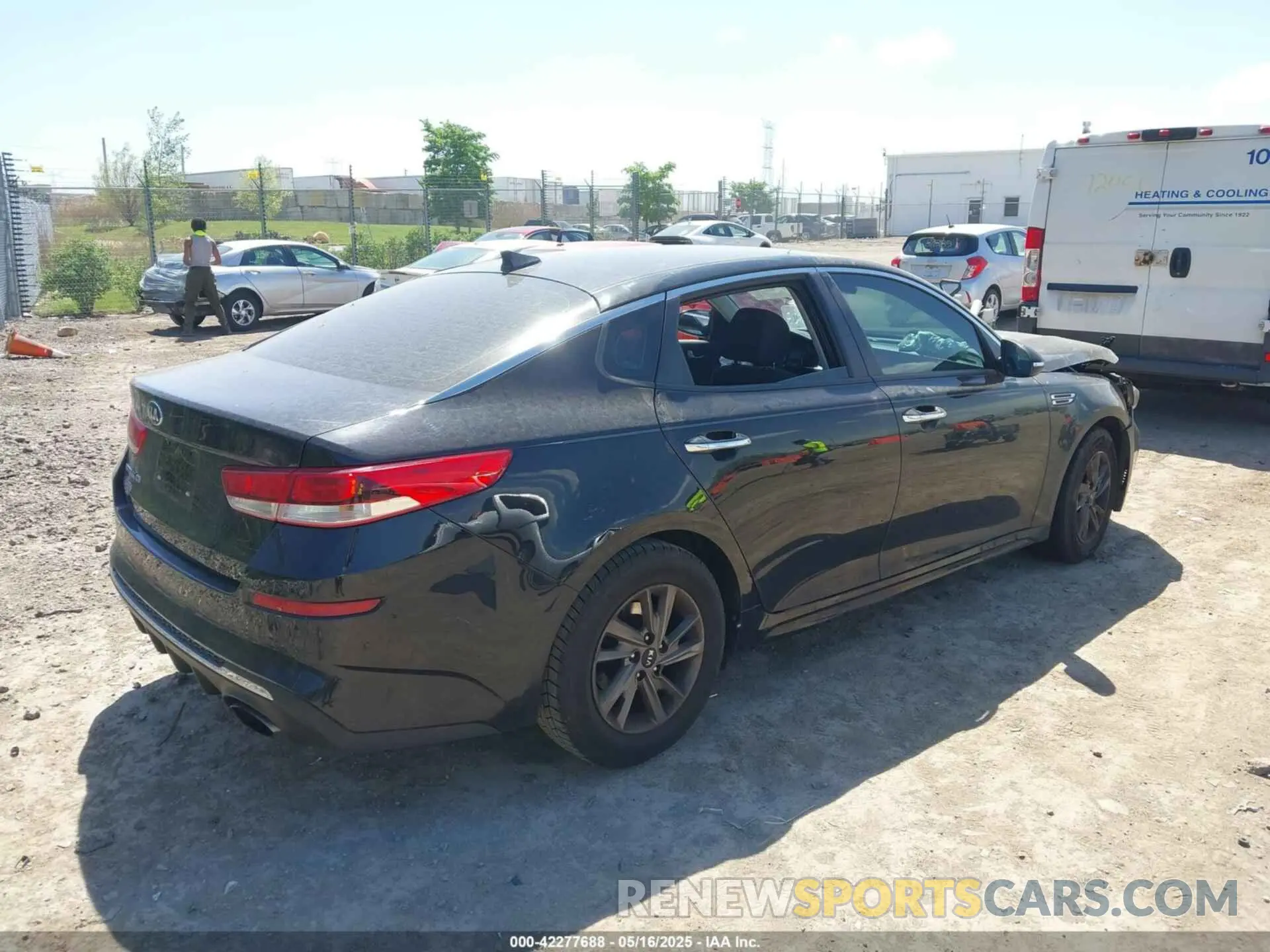 4 Photograph of a damaged car 5XXGT4L3XKG367735 KIA OPTIMA 2019