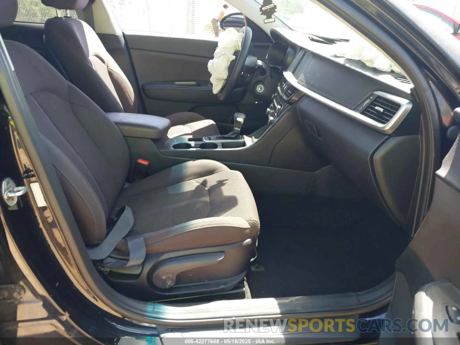 5 Photograph of a damaged car 5XXGT4L3XKG367735 KIA OPTIMA 2019