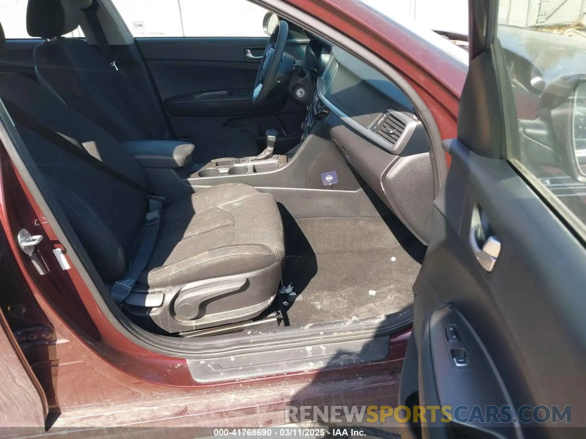5 Photograph of a damaged car 5XXGT4L3XKG369534 KIA OPTIMA 2019