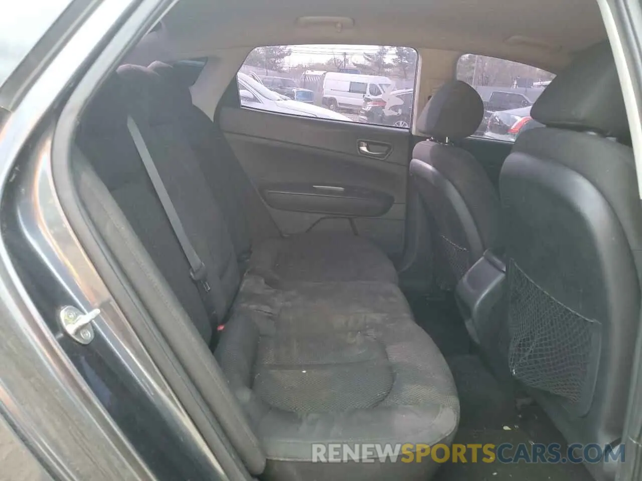 10 Photograph of a damaged car 5XXGT4L3XKG376273 KIA OPTIMA 2019