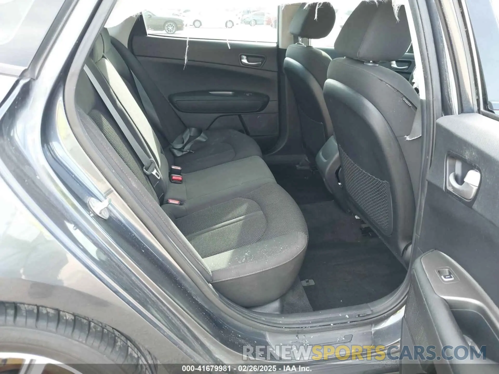 8 Photograph of a damaged car 5XXGT4L3XKG376676 KIA OPTIMA 2019