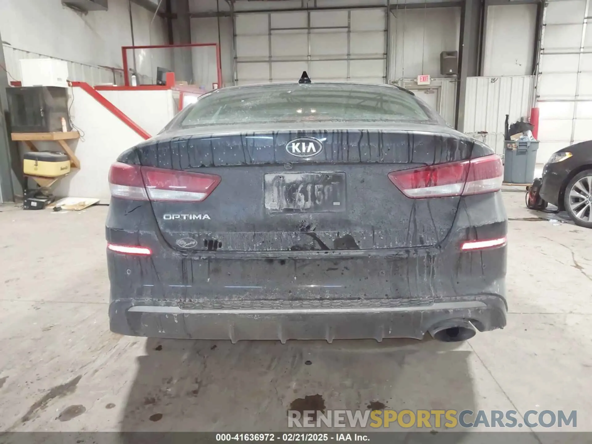 17 Photograph of a damaged car 5XXGT4L3XKG377990 KIA OPTIMA 2019