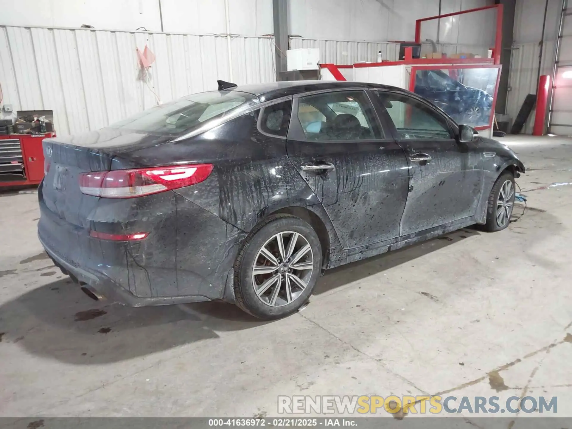 4 Photograph of a damaged car 5XXGT4L3XKG377990 KIA OPTIMA 2019