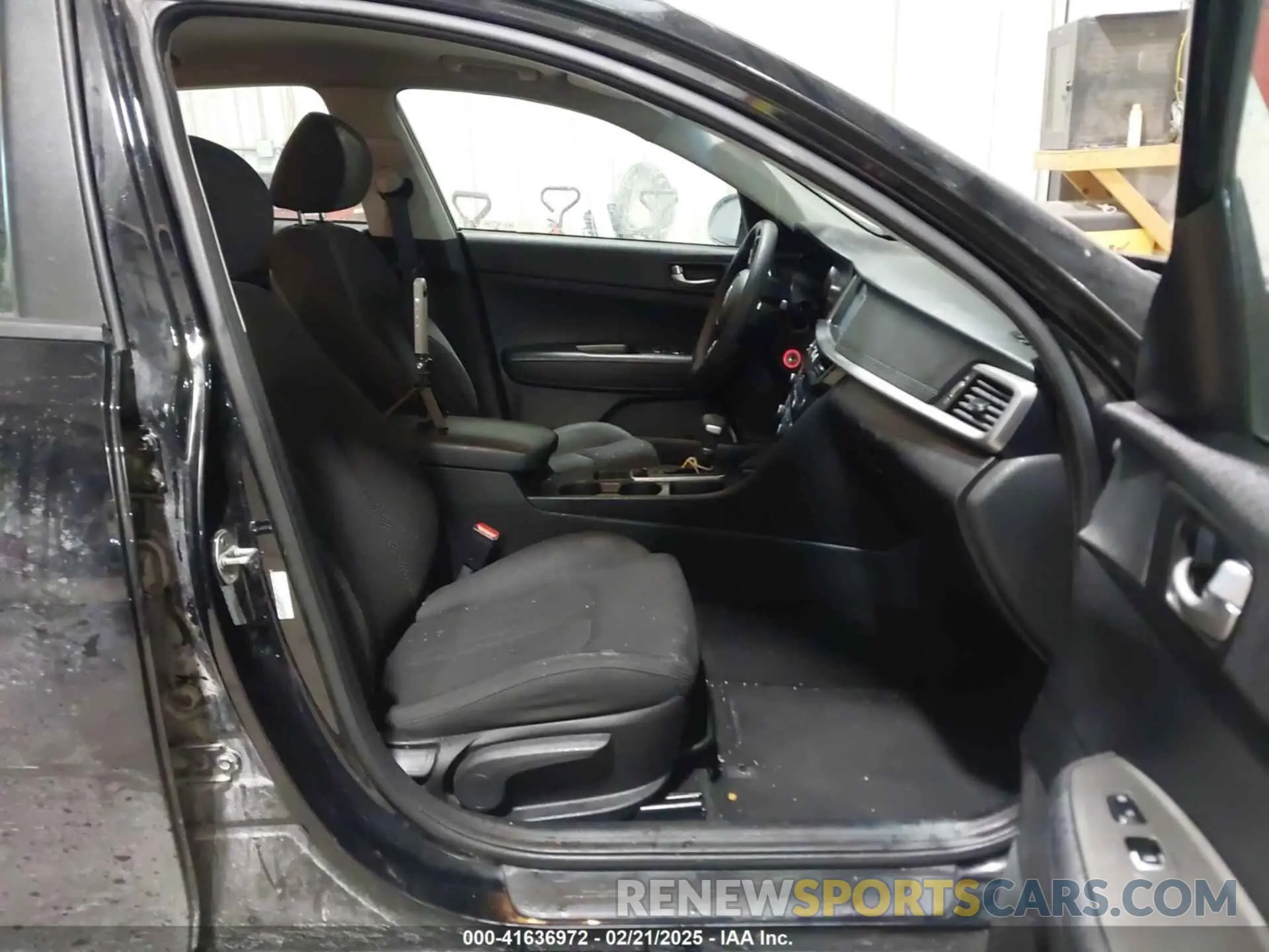 5 Photograph of a damaged car 5XXGT4L3XKG377990 KIA OPTIMA 2019