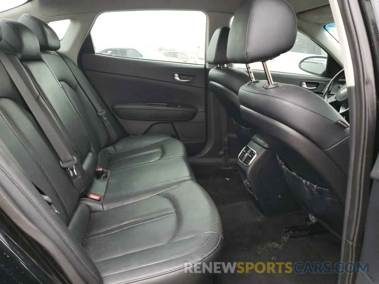 10 Photograph of a damaged car 5XXGU4L10KG304073 KIA OPTIMA 2019