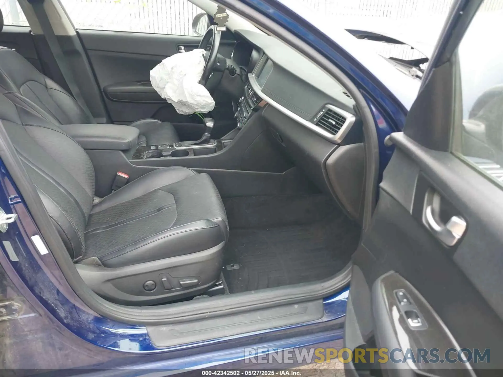 5 Photograph of a damaged car 5XXGU4L11KG301909 KIA OPTIMA 2019