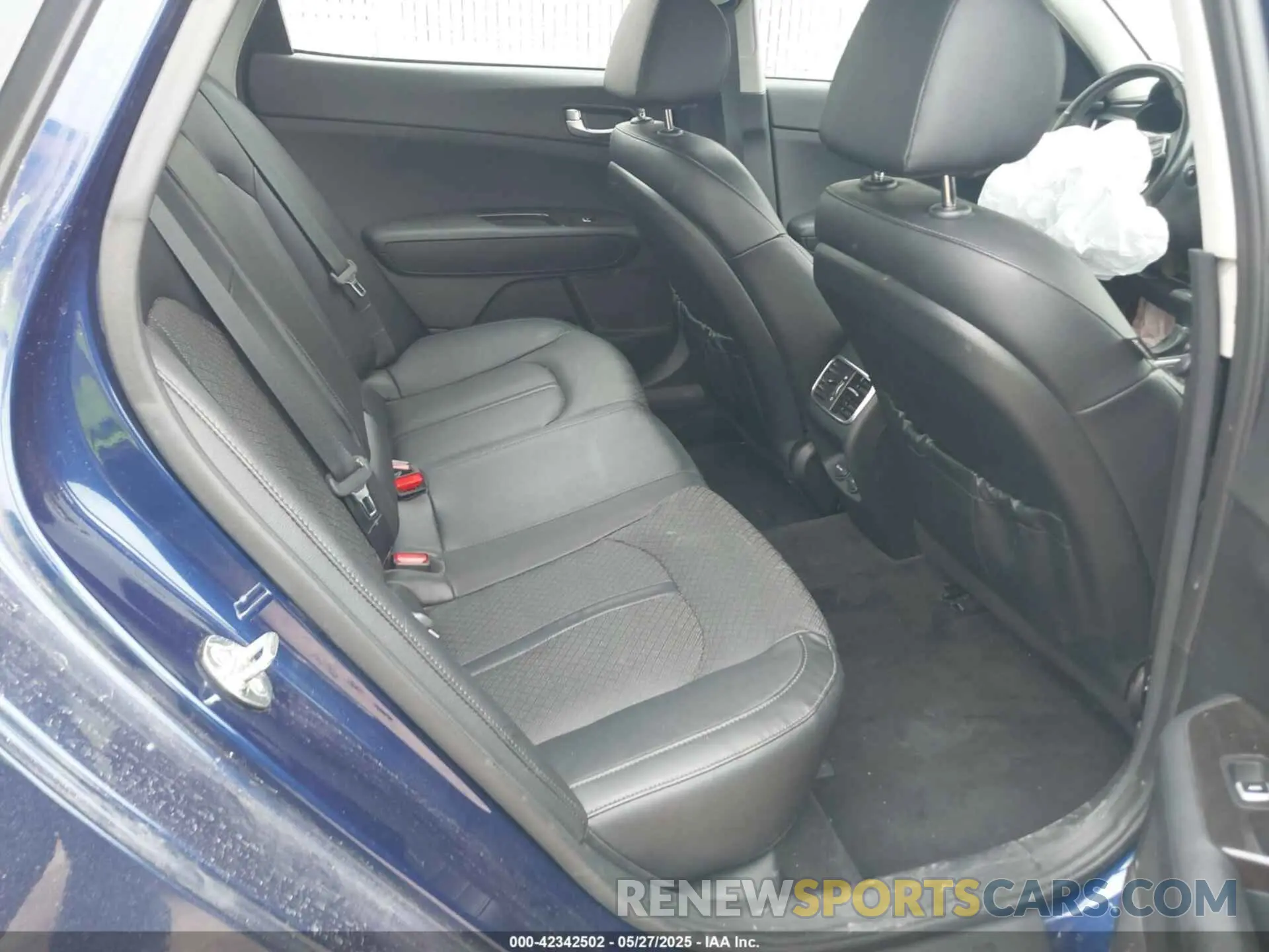 8 Photograph of a damaged car 5XXGU4L11KG301909 KIA OPTIMA 2019