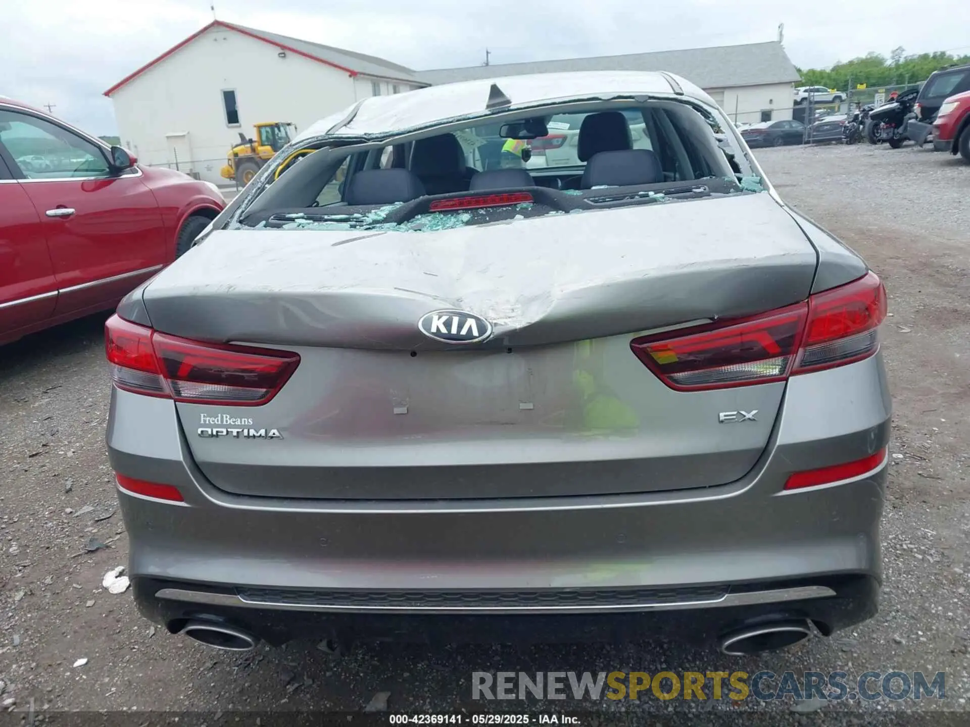 16 Photograph of a damaged car 5XXGU4L13KG286099 KIA OPTIMA 2019