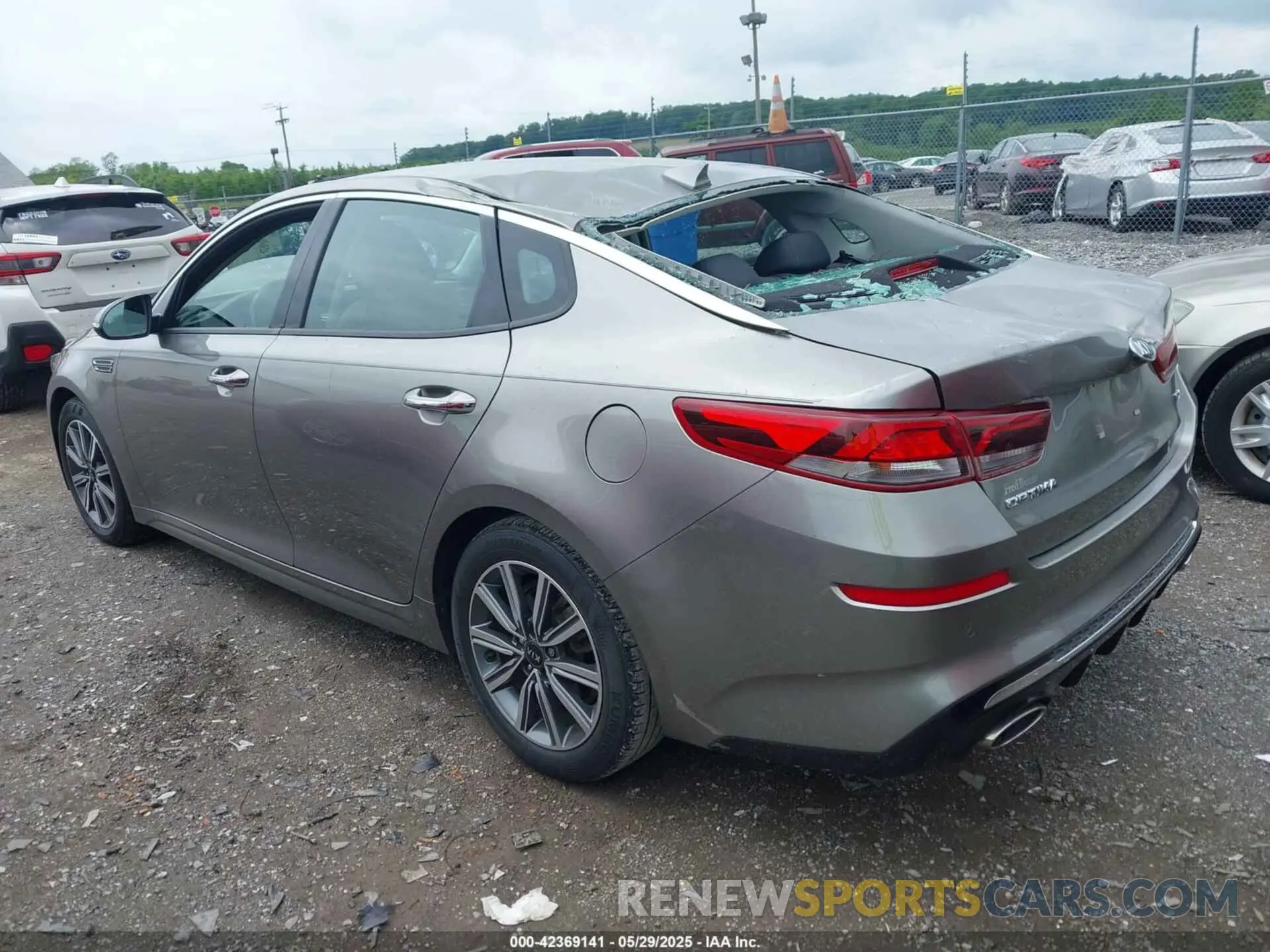 3 Photograph of a damaged car 5XXGU4L13KG286099 KIA OPTIMA 2019
