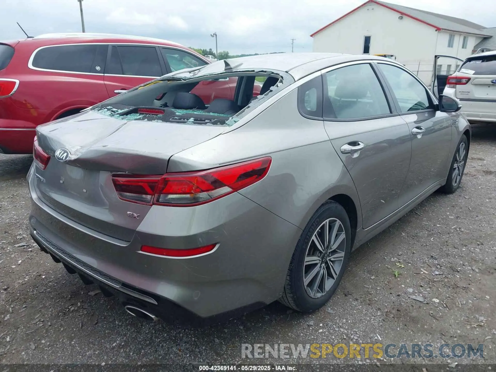 4 Photograph of a damaged car 5XXGU4L13KG286099 KIA OPTIMA 2019