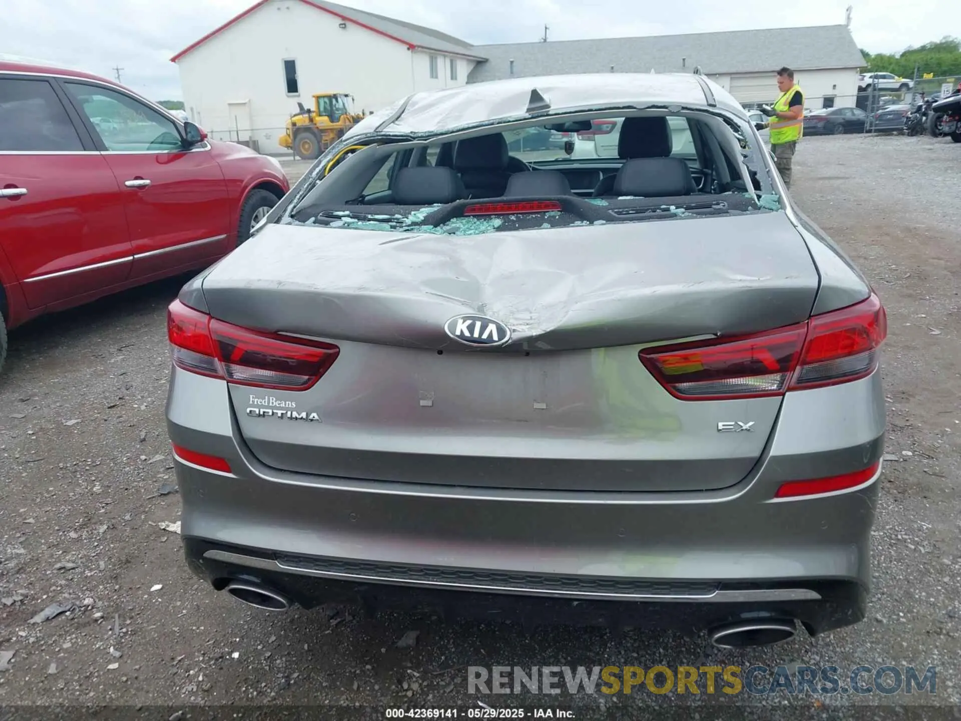 6 Photograph of a damaged car 5XXGU4L13KG286099 KIA OPTIMA 2019
