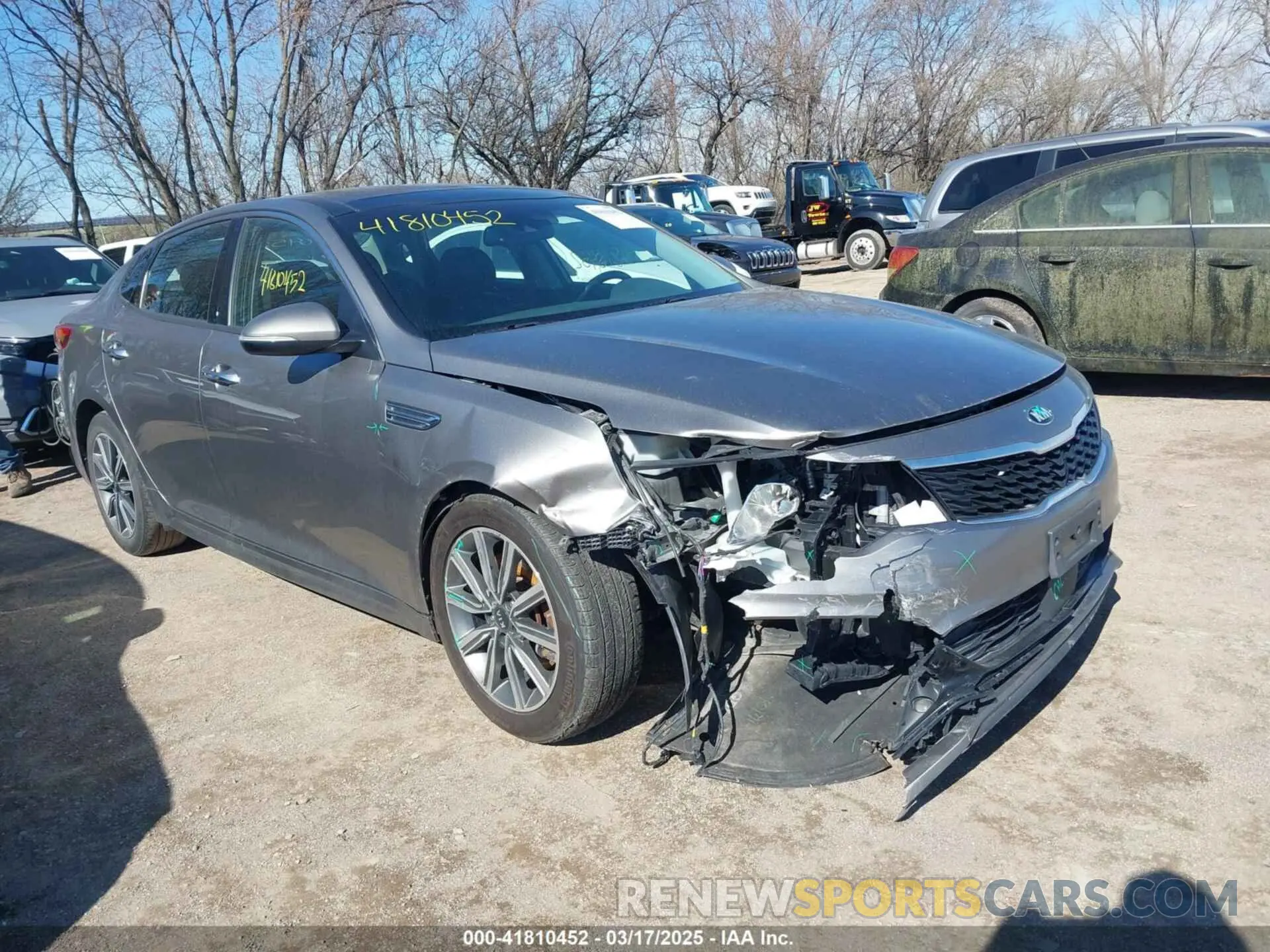 17 Photograph of a damaged car 5XXGU4L13KG313771 KIA OPTIMA 2019